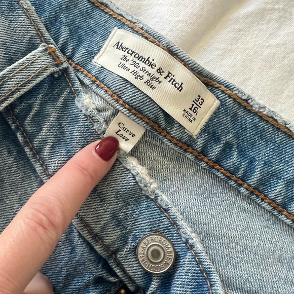 Abercrombie 90’s straight ultra high rise jeans, size 33 (16) long. - Picture 6 of 8